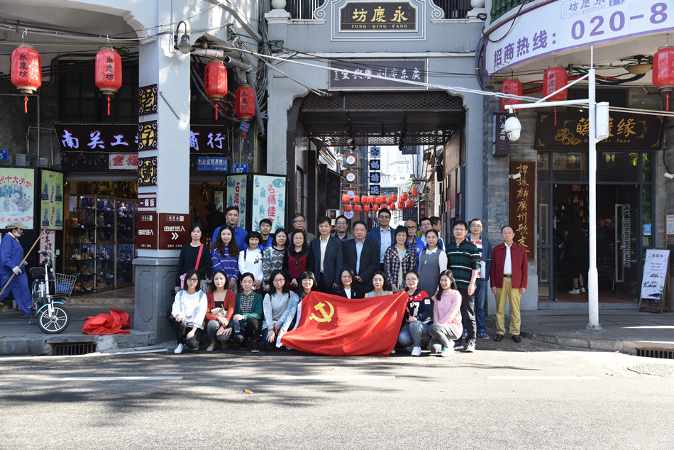 威廉希尔足球官网合影.jpg